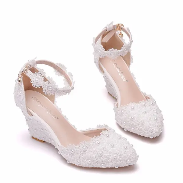 Elegant White Pearl Lace Flower Wedding Shoes 2024 Ankle Strap 7 cm Wedges Pointed Toe Wedding High Heels