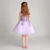 Hermoso Lila Vestidos para niñas 2017 Ball Gown Perla Scoop Escote Sin Mangas Con Encaje Apliques Flor Cortos Ruffle Vestidos para bodas