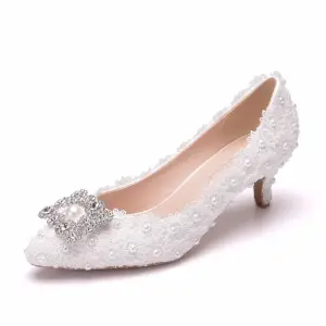 Classy White Lace Flower Pearl Rhinestone Wedding Shoes 2024 5 Cm Stiletto Heels Pointed Toe Wedding Pumps High Heels