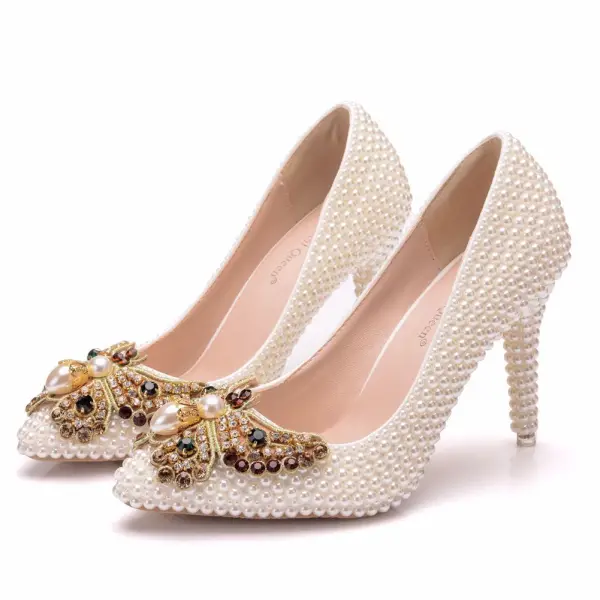 Elegante Abrikoos / Beige Rhinestone Parel Vlinder Bruidsschoenen 2025 9 cm Naaldhakken / Stiletto Spitse Neus Huwelijk Pumps Hoge Hakken