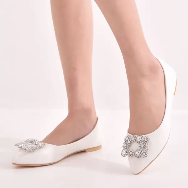 Snygga / Fina Vita Rhinestone Bal Platt Damskor 2022 Spetsiga Damskor Klackskor