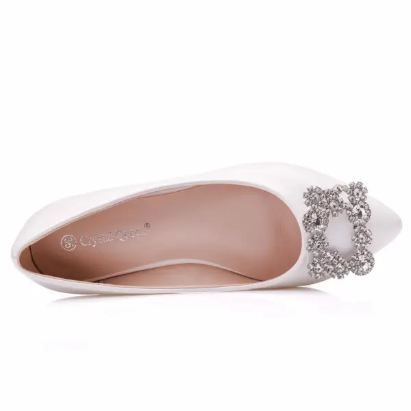 Snygga / Fina Vita Rhinestone Bal Platt Damskor 2022 Spetsiga Damskor Klackskor