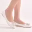 Snygga / Fina Vita Rhinestone Bal Platt Damskor 2022 Spetsiga Damskor Klackskor