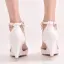 Schlicht Weiß Perle Strass Knöchelriemen Brautschuhe 2024 7 cm Keilabsatz Spitzschuh Hochzeit Sandaletten