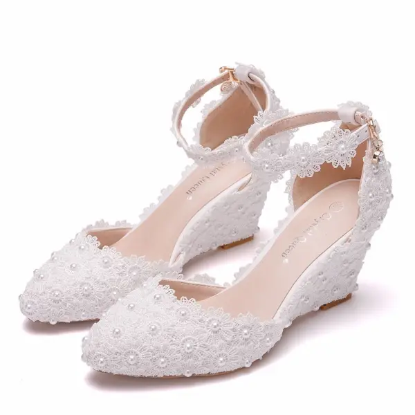 Elegant White Pearl Lace Flower Wedding Shoes 2024 Ankle Strap 7 cm Wedges Pointed Toe Wedding High Heels