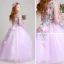 Blumenfee Lila Mädchenkleider 2017 Ballkleid V-Ausschnitt 3/4 Ärmel Applikationen Blumen Lange Rüschen Kleider Für Hochzeit