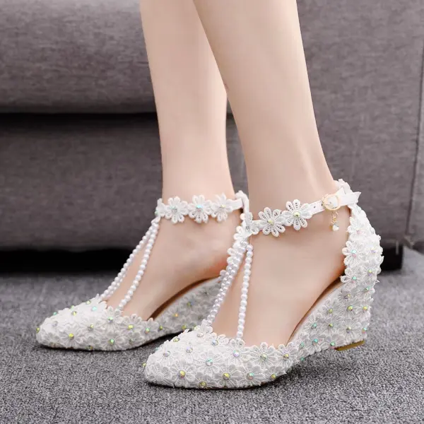Elegant White Rhinestone Pearl Tassel Lace Flower Wedding Shoes 2024 7 cm Wedges Pointed Toe Wedding Heels