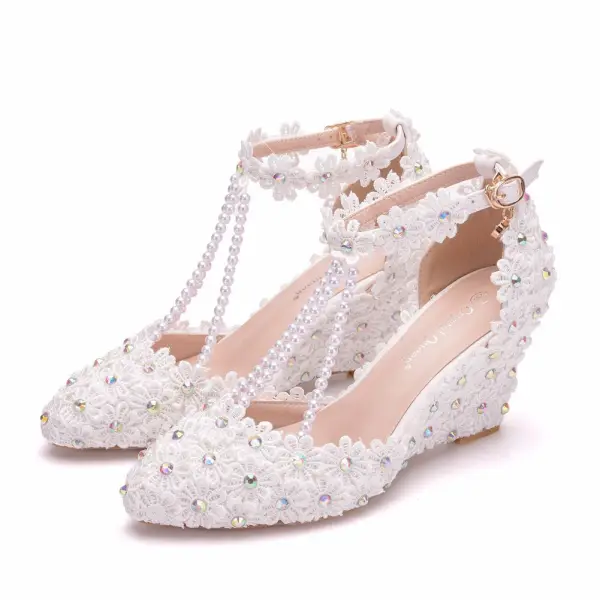 Elegant White Rhinestone Pearl Tassel Lace Flower Wedding Shoes 2024 7 cm Wedges Pointed Toe Wedding Heels