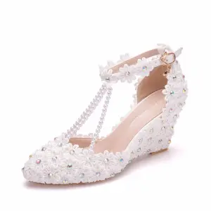 Élégant Blanche Faux Diamant Perle Gland En Dentelle Fleur Chaussure De Mariée 2024 7 Cm Compensées À Bout Pointu Mariage Talons