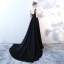Elegante Schwarz Weiß Abendkleider 2018 Empire Stehkragen Ärmellos Pailletten Hof-Schleppe Rückenfreies Festliche Kleider