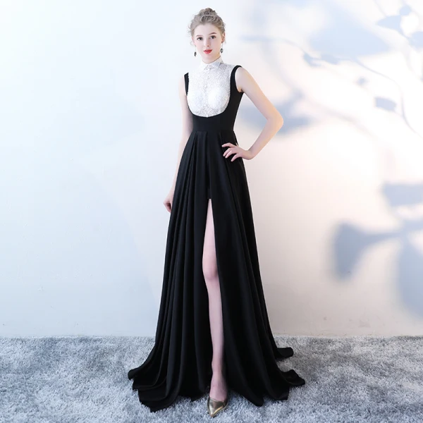 Elegante Schwarz Weiß Abendkleider 2018 Empire Stehkragen Ärmellos Pailletten Hof-Schleppe Rückenfreies Festliche Kleider