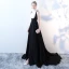 Elegante Schwarz Weiß Abendkleider 2018 Empire Stehkragen Ärmellos Pailletten Hof-Schleppe Rückenfreies Festliche Kleider