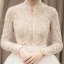 Élégant Ivoire Percé Robe De Mariée 2018 Empire Col Haut Manches Longues Perlage En Dentelle Chapel Train Volants