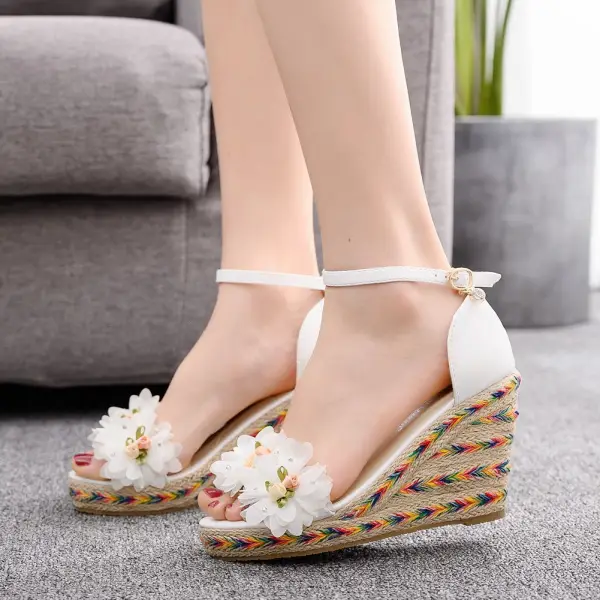 Schöne Weiß Ball Flechten Applikationen Sandalen Damen 2025 Knöchelriemen 9 cm Keilabsatz Peeptoes Sandaletten