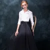 Unique Vintage Schwarz Weiß Abendkleider 2018 Empire V-Ausschnitt 3/4 Ärmel Lange Rüschen Festliche Kleider