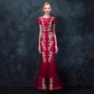 Chic Belle Bordeaux Robe De Soirée 2018 Trompette Sirène Encolure Dégagée Manches Courtes Appliques En Dentelle Noeud Ceinture Longue Volants Robe De Ceremonie