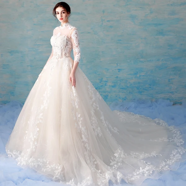 Style Chinois Illusion Champagne Robe De Mariée 2018 Princesse Col Haut 3/4 Manches Dos Nu Perlage Appliques En Dentelle Transparentes Volants Cathedral Train