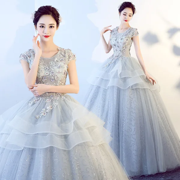 Chic / Beautiful Silver Prom Dresses 2017 Ball Gown Scoop Neck Short Sleeve Appliques Lace Glitter Tulle Floor-Length / Long Ruffle Backless Formal Dresses