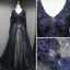 Elegante Marineblau Ballkleider 2017 A Linie V-Ausschnitt Lange Ärmel Applikationen Spitze Perlenstickerei Pailletten Sweep / Pinsel Zug Rüschen Rückenfreies Festliche Kleider
