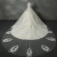 Fine Kirke Brudekjoler 2017 Paljetter Beading Blonder Appliques Blomst Ryggløse Uten Ermer Kjæreste Cathedral Train Champagne Ballkjole