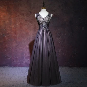Élégant Noire Robe De Soirée 2018 Princesse V Cou Sans Manches Appliques En Dentelle Perlage Longue Volants Dos Nu Robe De Ceremonie