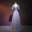Élégant Lavande Robe De Soirée 2018 Princesse V-Cou Manches Courtes Perlage Cristal Longue Volants Dos Nu Robe De Ceremonie