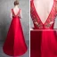 Luxus / Herrlich Rot Abendkleider 2018 A Linie V-Ausschnitt Ärmellos Perlenstickerei Stoffgürtel Gespaltete Front Sweep / Pinsel Zug Rückenfreies Festliche Kleider