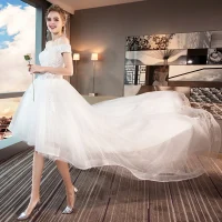 Hög Låg Sommar Vita Stranden Bröllopsklänningar 2018 Prinsessa Av Axeln Korta ärm Halterneck Appliqués Spets Paljetter Beading Ruffle Asymmetrisk