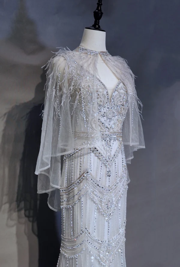High End Silber Abendkleider 2019 Meerjungfrau V-Ausschnitt Handgefertigt Perlenstickerei Kristall Perle Strass Ärmellos Rückenfreies Sweep / Pinsel Zug Festliche Kleider