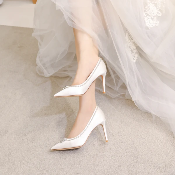 Mode Ivoire Soie Satin Faux Diamant Chaussure De Mariée 2021 9 cm Talons Aiguilles À Bout Pointu Mariage Escarpins Talons Hauts