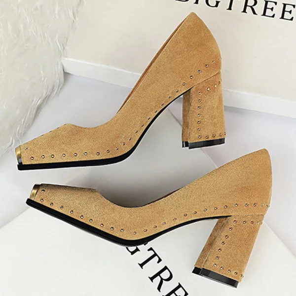Vintage / Originale Rouge Désinvolte Escarpins 2019 Daim Rivet 7 cm Talons Épais Pied Carré Escarpins