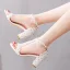 Charmant Blanche Faux Diamant En Dentelle Fleur Chaussure De Mariée 2021 Perle T-Strap 7 cm Talons Épais Peep Toes / Bout Ouvert Mariage Sandales Talons Hauts