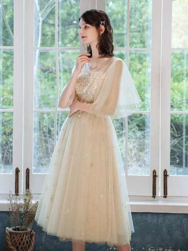 Chic / Beautiful Champagne Bridesmaid Dresses 2021 A-Line / Princess Scoop Neck Lace Flower Appliques Rhinestone Short Sleeve Backless Tea-length Wedding Party Dresses