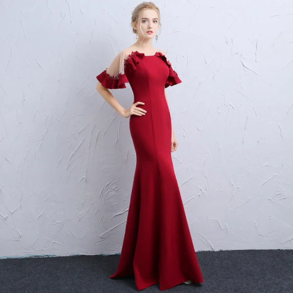 Élégant Bordeaux Transparentes Robe De Soirée 2018 Trompette / Sirène Encolure Dégagée Manches Courtes Appliques En Dentelle Perle Longue Volants Robe De Ceremonie
