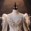 Style Audrey Hepburn Plumes Hiver Manches Longues Robe De Bal 2024 Gris Robe Boule Bretelles croisées Robe De Cérémonie