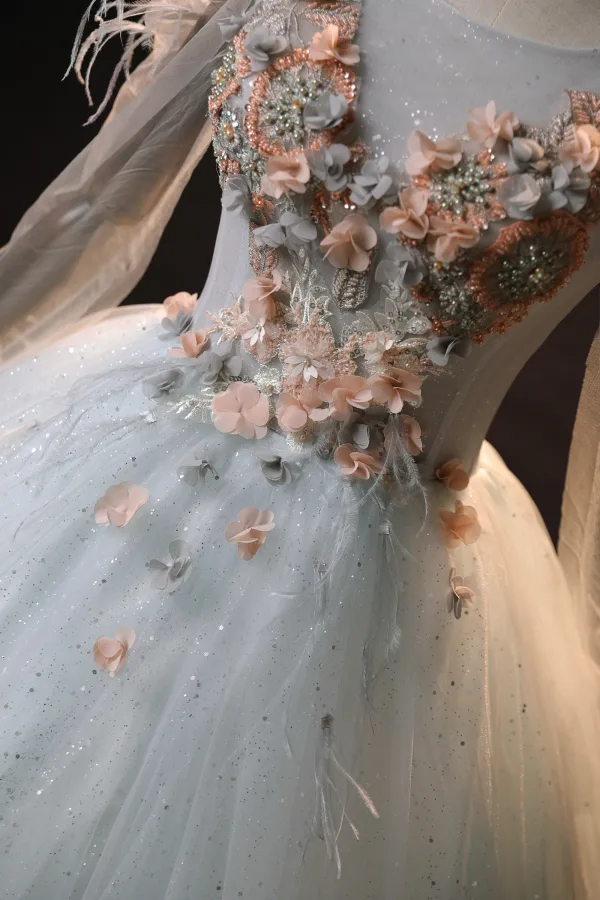 Style Audrey Hepburn Plumes Hiver Manches Longues Robe De Bal 2024 Gris Robe Boule Bretelles croisées Robe De Cérémonie