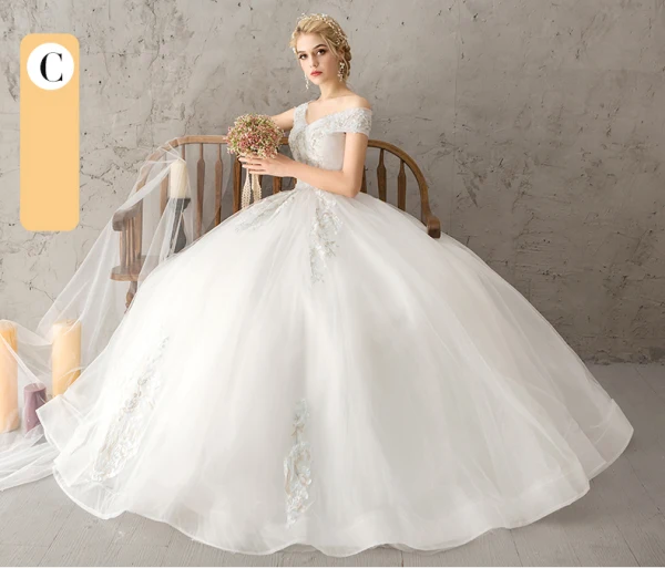 Abordable Ivoire Robe De Mariée 2018 Robe Boule En Dentelle Fleur Perle Faux Diamant Paillettes Dos Nu Chapel Train