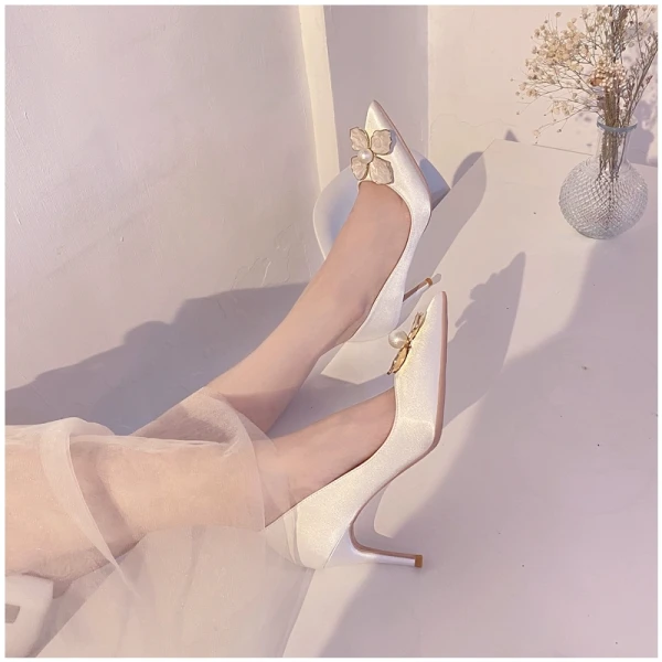 Elegante Ivory / Creme Abend Seide Satin Pumps 2021 Perle 8 cm Stilettos Spitzschuh Pumps Hochhackige