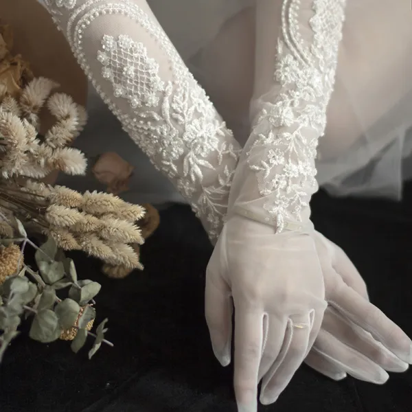 Luxus / Herrlich Weiß Brauthandschuhe 2020 Spitze Tülle Handgefertigt Applikationen Perlenstickerei Perle Hochzeit Brautaccessoires