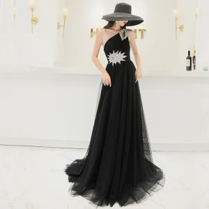 Elegante Zwarte Avondjurken 2019 A Lijn Een Schouder Mouwloos Rhinestone Pailletten Sweep Trein Ruche Ruglooze Gelegenheid Jurken