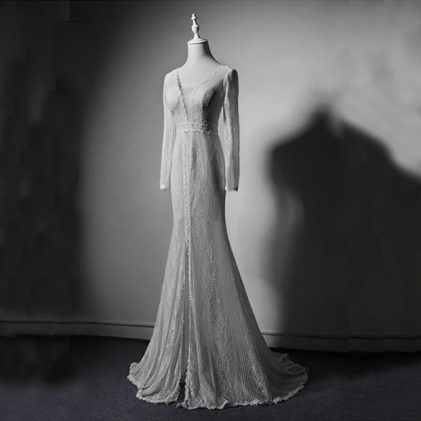Elegante Ivory / Creme Spitze Durchsichtige Abendkleider 2019 Meerjungfrau V-Ausschnitt Lange Ärmel Gespaltete Front Sweep / Pinsel Zug Rüschen Rückenfreies Festliche Kleider