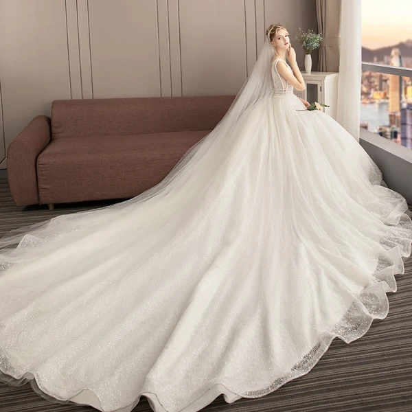 Illusion Ivoire Robe De Mariée 2019 Princesse V-Cou Sans Manches Dos Nu Perlage Cathedral Train Volants