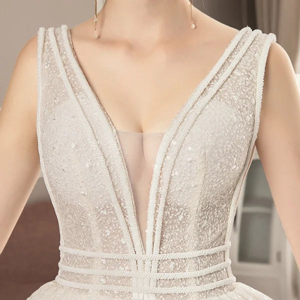 Illusion Ivoire Robe De Mariée 2019 Princesse V-Cou Sans Manches Dos Nu Perlage Cathedral Train Volants