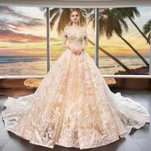 Luksus Champagne Brudekjoler 2019 Prinsesse Av Skulderen Korte Ermer Ryggløse Appliques Blonder Beading Cathedral Train Buste