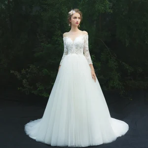 Illusion Ivoire Transparentes Robe De Mariée 2019 Princesse Encolure Dégagée Manches Longues Dos Nu Appliques En Dentelle Tribunal Train Volants