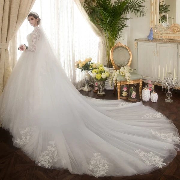 Style Chinois Ivoire Percé Robe De Mariée 2019 Robe Boule Col Haut Manches Longues Appliques En Dentelle Glitter Tulle Cathedral Train Volants