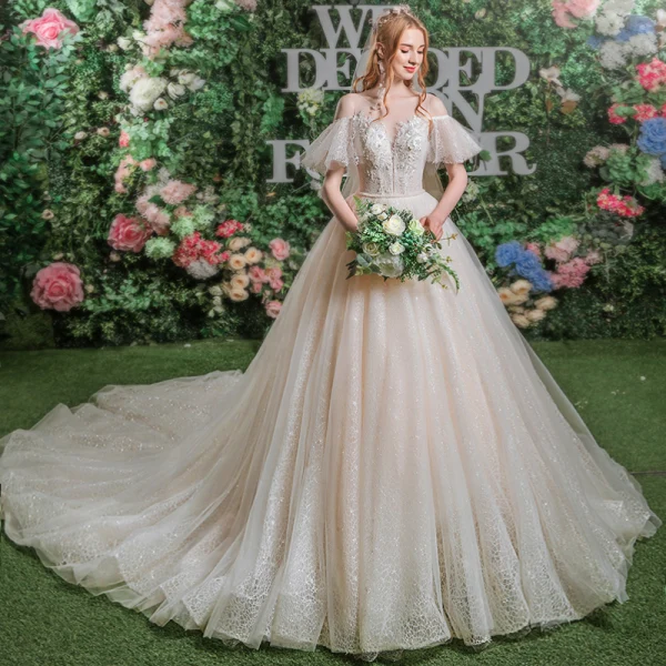 Bling Bling Szampan Przezroczyste Suknie Ślubne 2019 Princessa Wycięciem Kótkie Rękawy Bez Pleców Frezowanie Cekinami Koronkowe Trenem Kaplica Wzburzyć