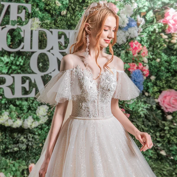 Bling Bling Szampan Przezroczyste Suknie Ślubne 2019 Princessa Wycięciem Kótkie Rękawy Bez Pleców Frezowanie Cekinami Koronkowe Trenem Kaplica Wzburzyć