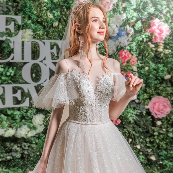 Bling Bling Szampan Przezroczyste Suknie Ślubne 2019 Princessa Wycięciem Kótkie Rękawy Bez Pleców Frezowanie Cekinami Koronkowe Trenem Kaplica Wzburzyć