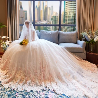 Glamour Ivoire Transparentes Robe De Mariée 2019 Princesse Encolure Dégagée 3 4 Manches Perlage Appliques En Dentelle Fleur Chapel Train Volants